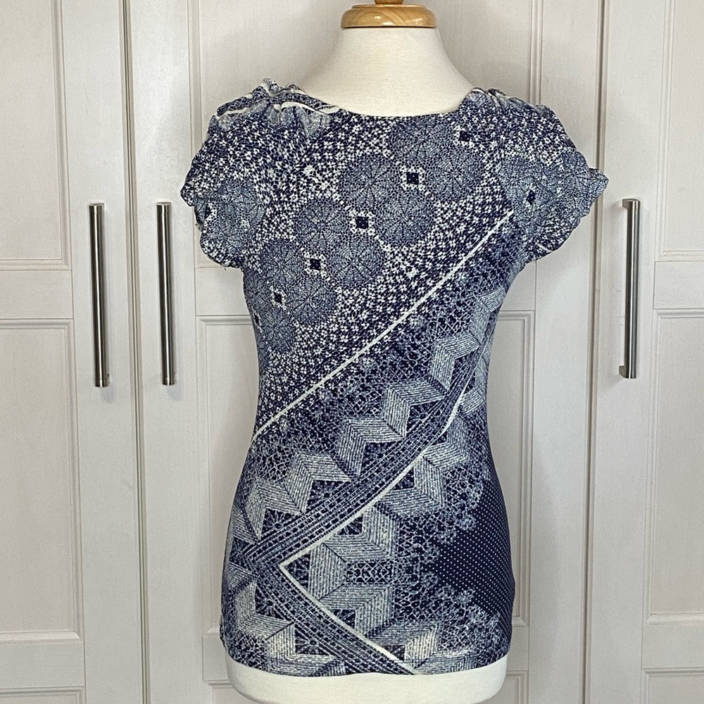 Anthropologie Deletta Navy White Top sz Sm - Picture 7 of 8